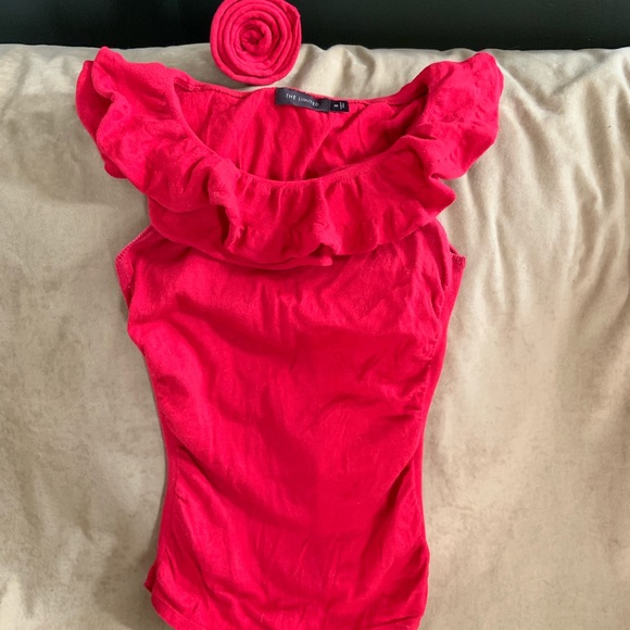 Limited XS Red Fitted Top with removable flower - Picture 6 of 6